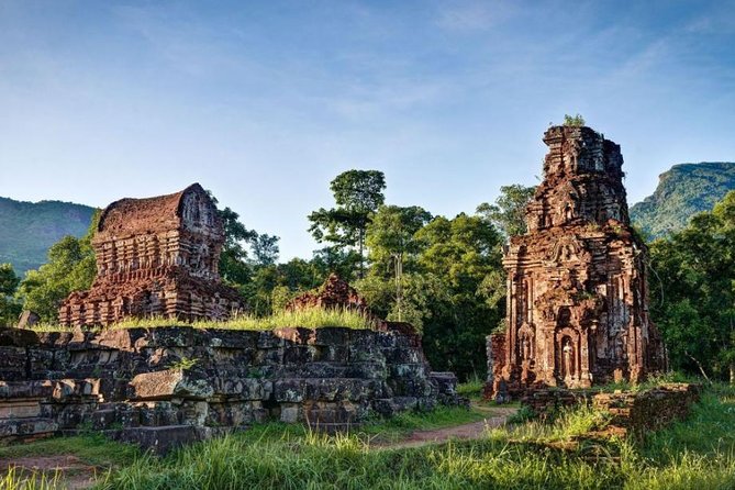 My Son Sanctuary and cruise trip from Hoi An/ Da Nang - Lunch at a local house (morning) versus Vietnamese bread (afternoon)