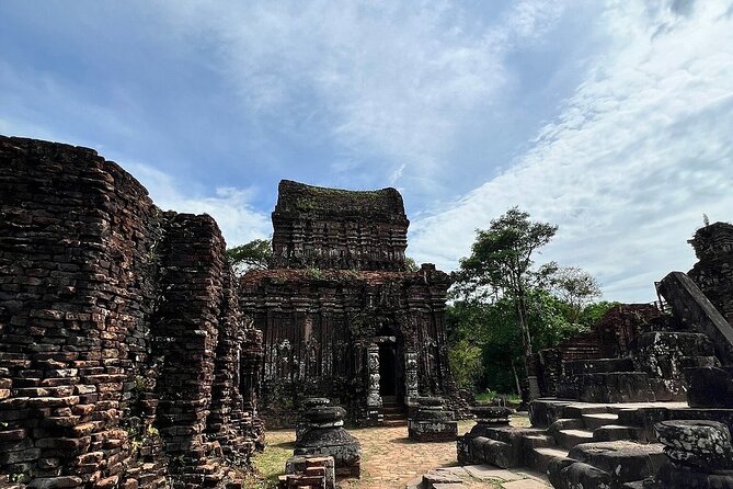 My Son Sanctuary and Hoi An Walking Tour - Hoi An Ancient Town walking time: houses, lanes, and street-food shopping