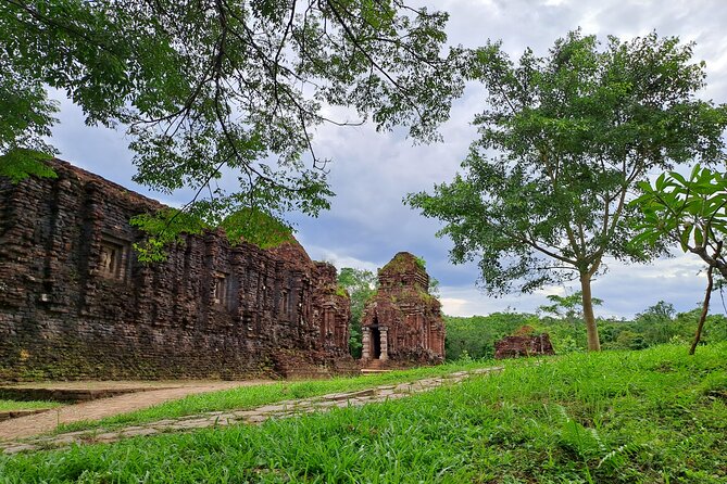 My Son Sanctuary and Marble Mountains from HOI AN OR DA NANG - Guide Style: What Makes the Explanations Work