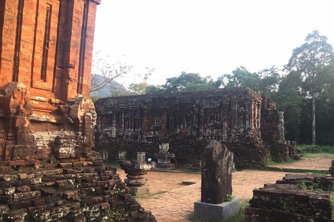 My Son Sanctuary - small group tour and Thu Bon river cruising - Lunch before the boat: a local house meal (vegetarian on request)