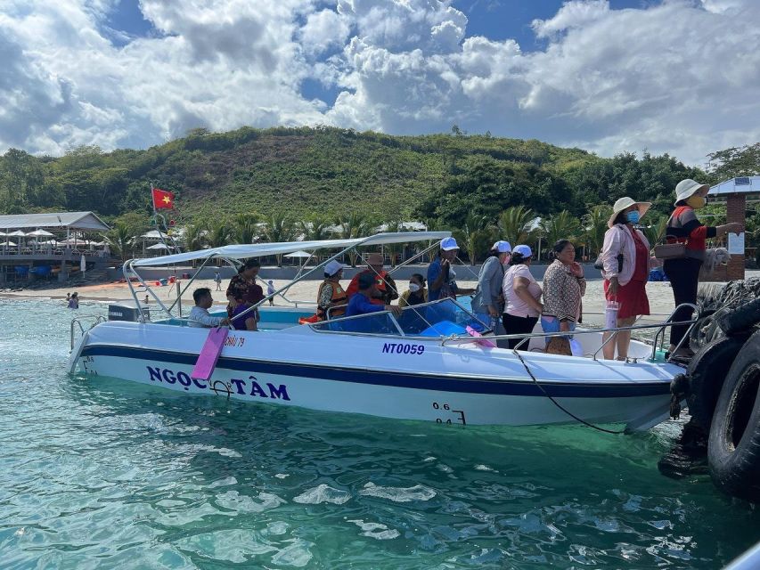 Nha Trang: Hon Mieu and Hon Tam Island Tour with Lunch - The high-speed boat ride through Nha Trang Bay (your moving viewpoint)