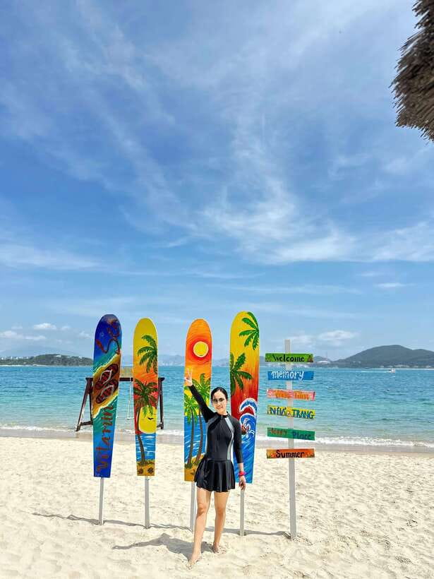 Nha Trang: Hopping Tour, Snorkeling, Boat Party, & BBQ Lunch - Wine, swimming, and the dance-show slot on the water