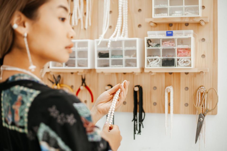 Nha Trang Jewelry Workshop - Support Style: Helpful Guidance Without Pressure