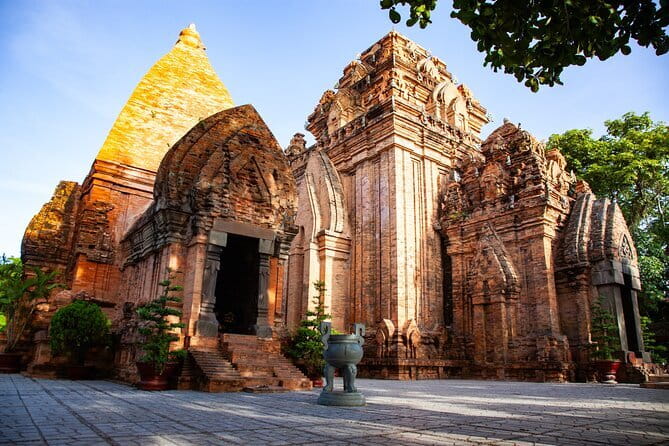 Nha Trang Premium City Tour with Traditional Lunch - A small-group morning with a guide who sets the tone