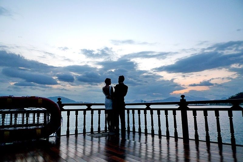 Nha Trang: Romantic Sunset Cocktails and Dinner Cruise - The 5-course seafood dinner and the lobster moment