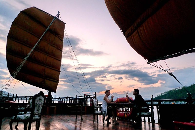 Nha Trang: Romantic Sunset Cocktails and Dinner Cruise - Who this cruise suits best (and who should think twice)