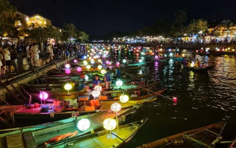 Night Boat Trip and Floating Lantern on Hoai River Hoi An - Who should book this night boat and lantern ride
