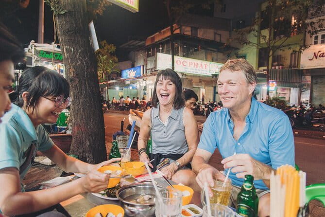 Night Food Tour in Saigon By Scooter - Stop 2: Ho Thi Ky Flower Market and the smell of nighttime shopping