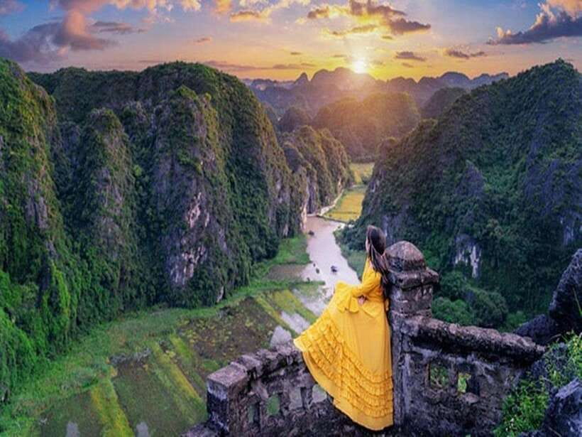 Ninh Binh 1-day tour Bai Dinh Trang An Mua Cave Small Group - Mua Cave: The 500 Steps, the View, and How to Get Through It
