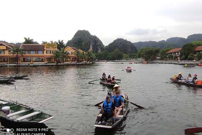 Ninh Binh 1 Day Tour(Tam Coc - Mua Cave - Bich Dong) - Getting to Ninh Binh from Hanoi: the 7:00 am start and limo ride
