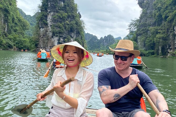 Ninh Binh 1 Day Tour(Tam Coc - Mua Cave - Bich Dong) - Stop 3: Cycling through rice fields and a visit with a local family