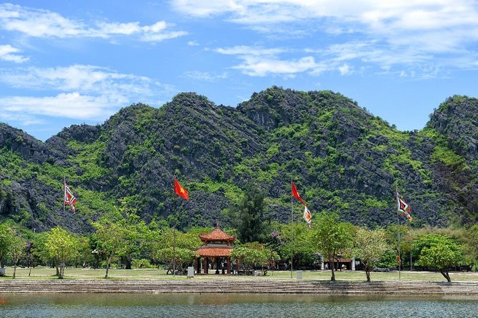 Ninh Binh Daily Tour: Hoa Lu- Am Tien Cave - Tam Coc- Bike - Bich Dong pagoda - Am Tien Cave and Tuyet Tinh Coc: lake calm or 200-step views