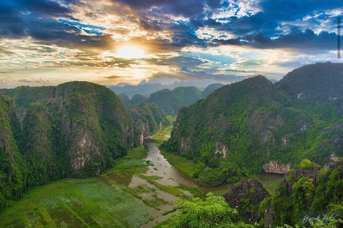 Ninh Binh Day Tour Tam Coc Mua Cave Hoa Lu Buffet Lunch Limousine - Tam Coc boat ride on the Ngo Dong River: grottos you’ll recognize by name