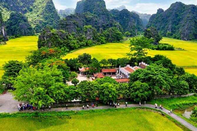 Ninh Binh Day Tour To Visit Hoa Lu -Tam Coc/ Trang An - Mua Cave - Tam Coc Bamboo Boat Time: Slow Water Through Limestone Scenery