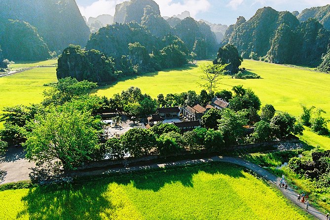 Ninh Binh Day Trip - Guides, group size, and the small comfort details