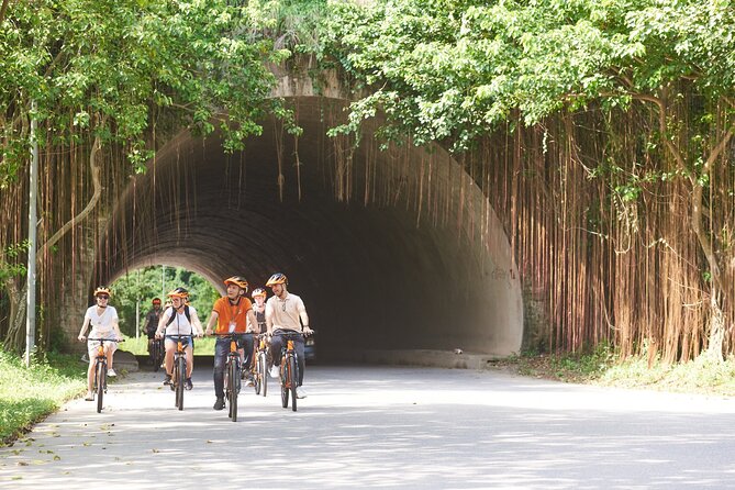 Ninh Binh Day Trip: Bai Dinh-Trang An-Mua Cave, Buffet, Boat, Bus - Mua Cave and Lying Dragon Mountain: The 500-Step Reality Check
