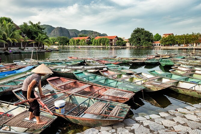 Ninh Binh Group Tour of 11 from Hanoi via Mua Cave Tam Coc Hoa Lu - Vietnamese Lunch in a Local Restaurant (Not Just a Quick Bite)