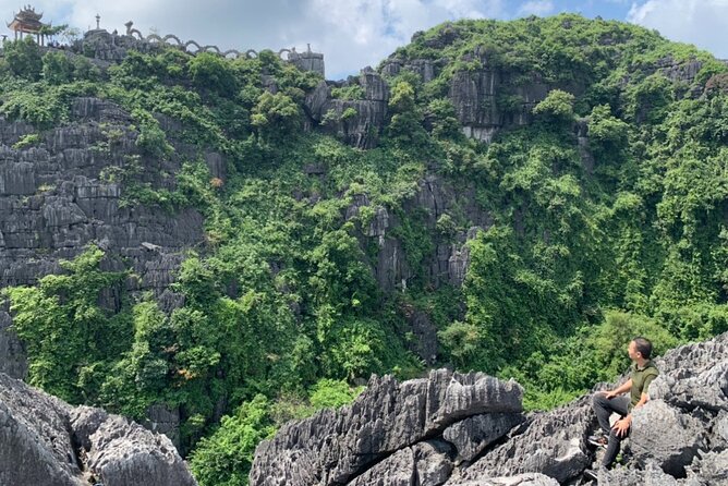 Ninh Binh Group Tour of 11 from Hanoi via Mua Cave Tam Coc Hoa Lu - Tam Coc Boat Ride: Caves, Karst, and a Local Rowers Rhythm
