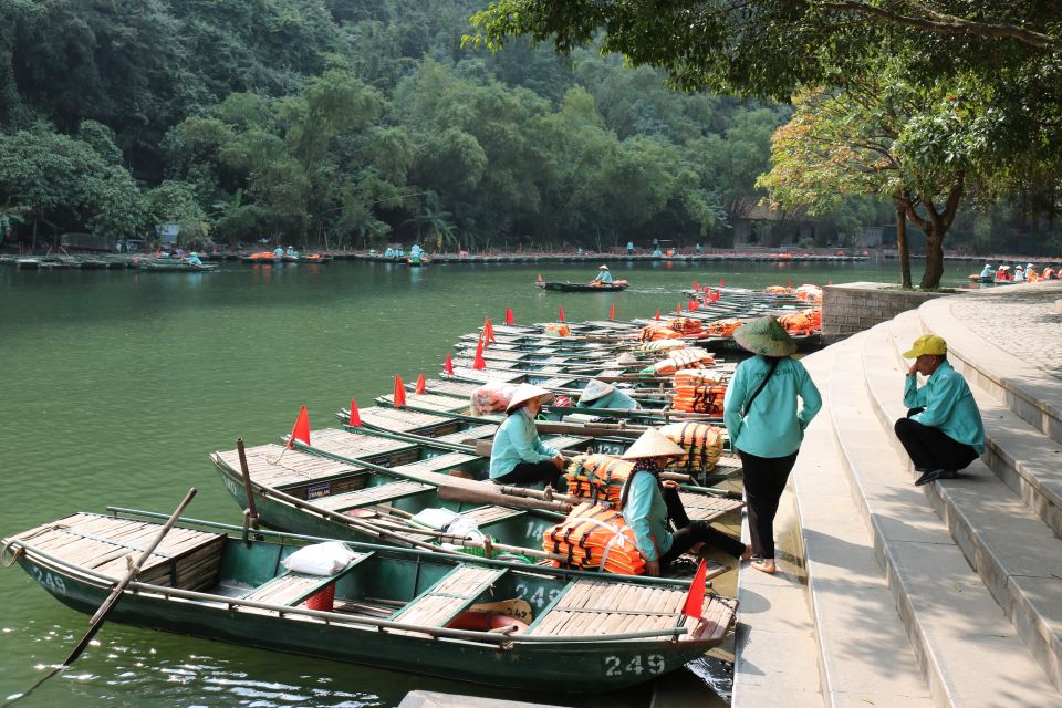 Ninh Binh: Hoa Lu, Trang An and Mua Caves Hiking Day Trip - Trang An’s Bamboo Boat Through Bright, Dark, and Ba Giot Caves