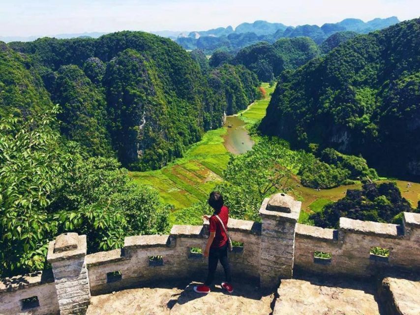Ninh Binh: Hoa Lu, Trang An and Mua Caves Hiking Day Trip - What the Included Lunch Feels Like in the Middle of the Day