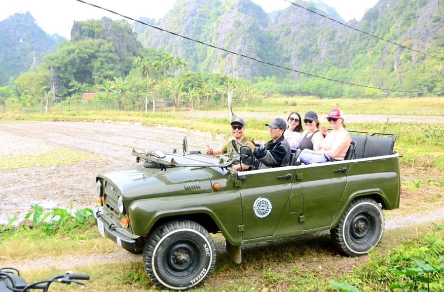 Ninh Binh Jeep Tour: Trang An Boat Ride, Bich Dong, Mua Cave - Hang Múa / Mua Cave: The 500 Steps to the Dragon View