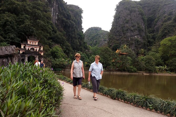 Ninh Binh Luxury Day Tour by Limousine- Small Group- All included - Ninh Binh history and Buddhism: Hoa Lu’s role in the day