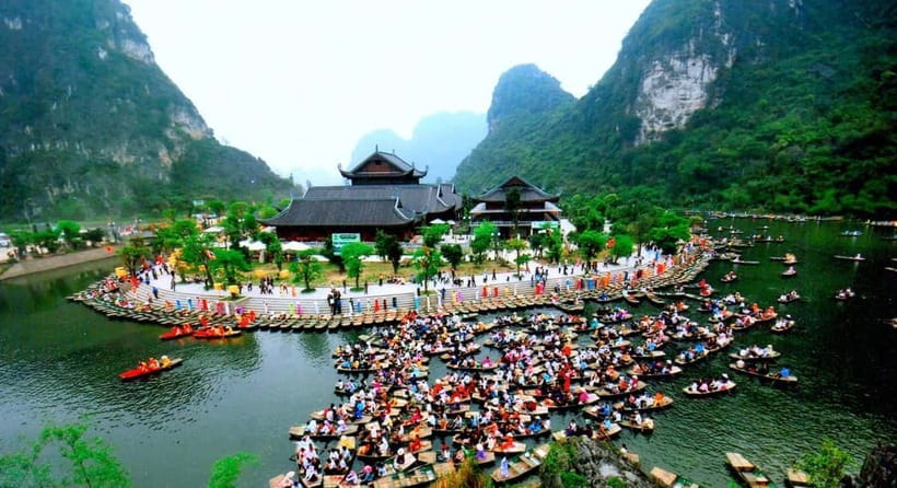 Ninh Binh: Mua Cave Hike, Trang An Boat & Village Bike Tour - Trang An boat ride: caves, temples, and quiet time on the water