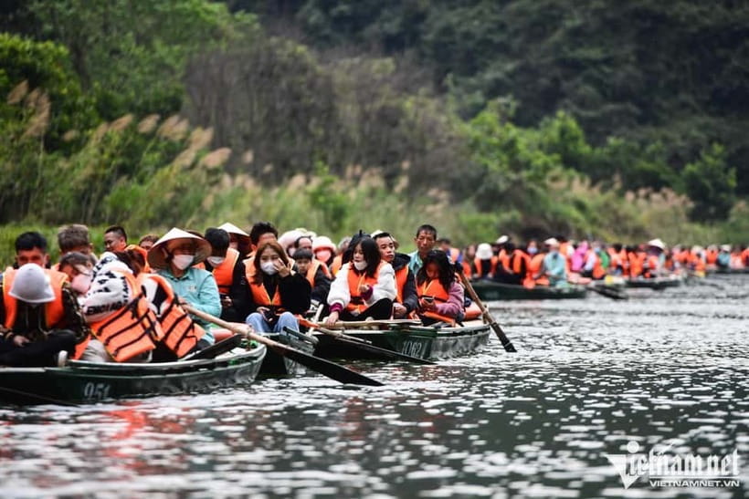 Ninh Binh: Mua Cave Hike, Trang An Boat & Village Bike Tour - Small-group touring: why max 10 changes the vibe