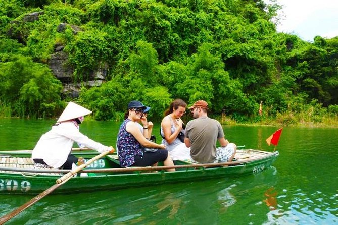 Ninh Binh Private Day Tour: Mua Cave, Tam Coc, Hoa Lu All Include - From Hoa Lu to Tam Cốc: lunch sets the tone for the river day