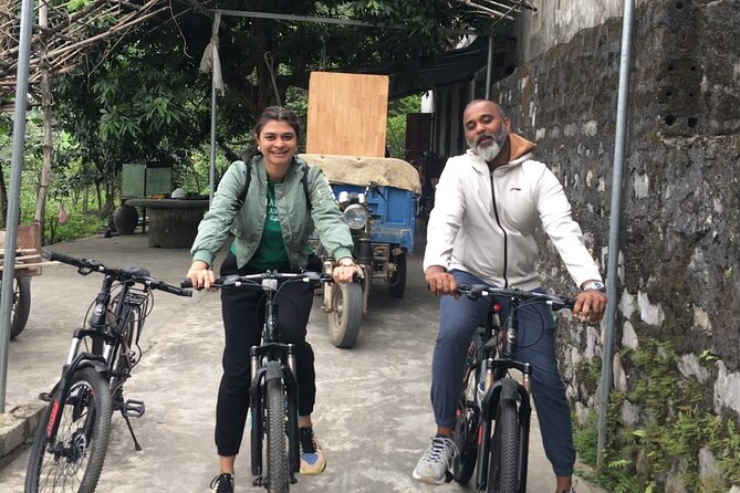 Ninh Binh Private Tour to Mua Cave Trang An Grottoes From Hanoi - Your guide and driver experience: Hoa and Hieu keeping the day safe