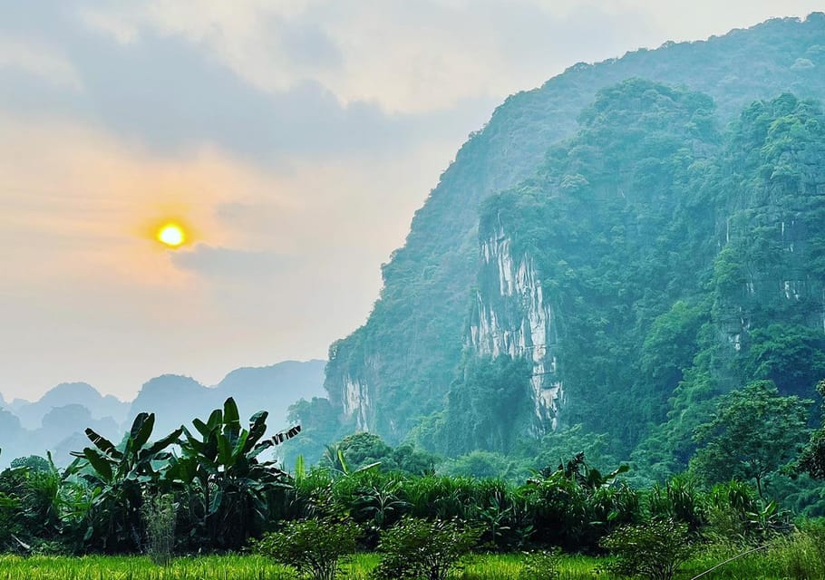 Ninh Binh: Rice planting and fishing by basket tour - Waterfall bathing and the Buffalo Cave stop
