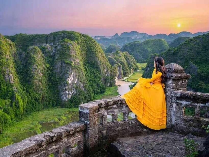 Ninh Binh Sunset Motorbike: Mua Cave, Coi Khe & Hoa Lu Town - Hoa Lu Ancient Town After Dark: Temples, Lanterns, and Night Wandering