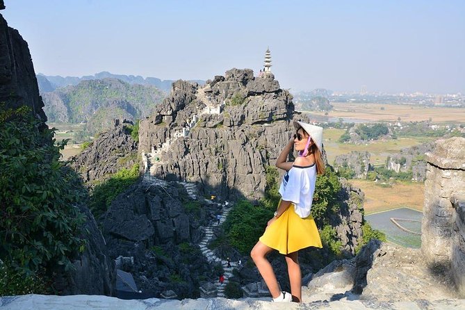 Ninh Ninh daily tour: Am Tien Cave- Mua Cave and Trang An boat ride - Tuyệt Tinh Cốc: The 200-Step Climb to a Quiet Lake View