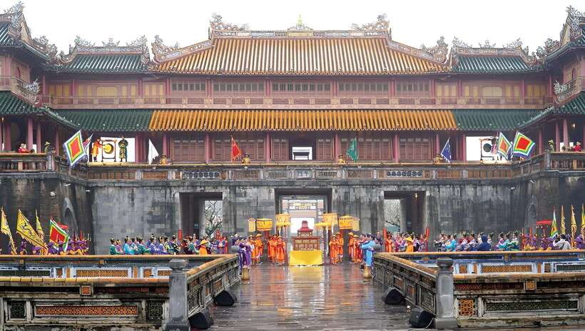 Official Hue: Dragon Boat, Imperial Citadel, & Market tour - Thien Mu Pagoda: Stillness on the Riverbank
