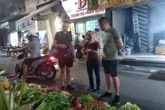 Old Quarter Hanoi Street Foods and Heritage Road Tour by Walking - Start at Trần Nhật Duật: how to make your first 15 minutes easy