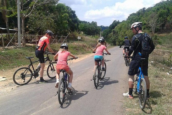 One day bike from Da Lat to Mui Ne - The final long downhill and the cruise to Highway 1