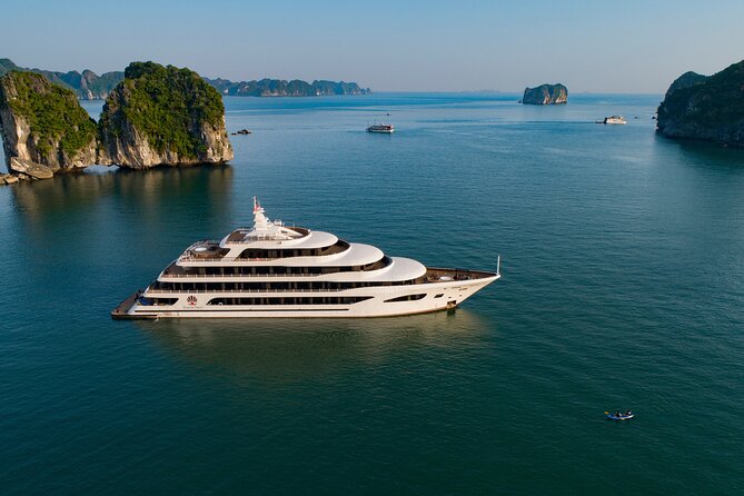 Orchid Cruises 2Days/1Night 5 Star Cruises - Cong Do Island kayaking: the activity that changes your viewpoint