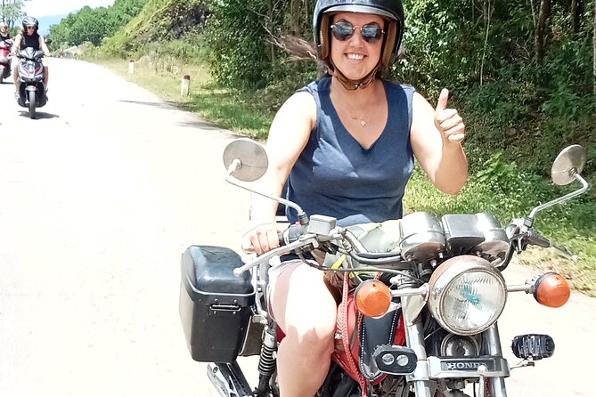 Over Hai Van Pass Loop Tour from Hoi An - Stop 2: Lang Co for photos and an easy lunch break