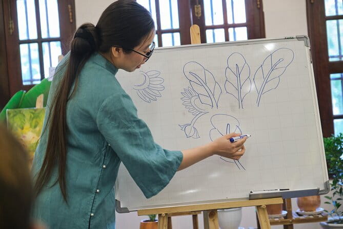 Paint & Personalize a Vietnamese Non La with B/S Art Studio topic - Why A Painted Non La Feels Different in Saigon