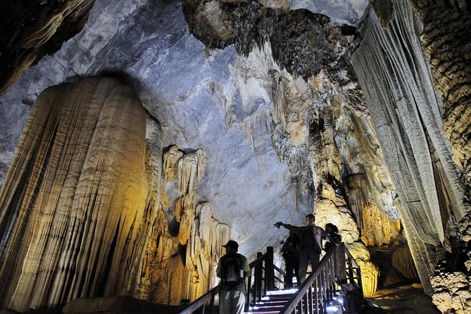 Paradise Cave & Phong Nha Cave DELUXE SMALL GROUP FULL DAY - Lunch at 12:30 in Phong Nha village: fueling up between caves