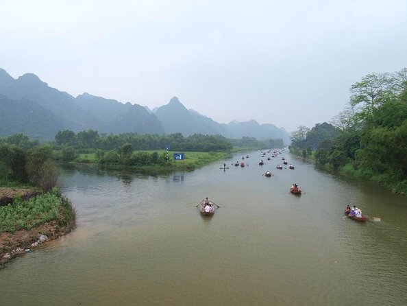 Perfume Pagoda Day Tour from Hanoi - Getting From Hanoi to Yen Vi Wharf: The Bus Ride Sets the Mood