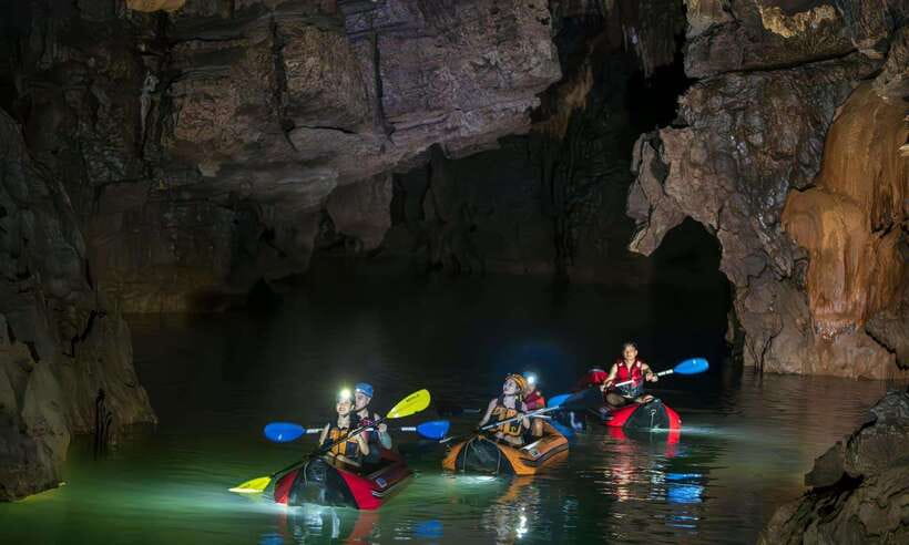 Phong Nha: Phong Nga Cave Expedition 4.5 km by Kayak - Into the darkness: first 3 kilometers of cave kayaking