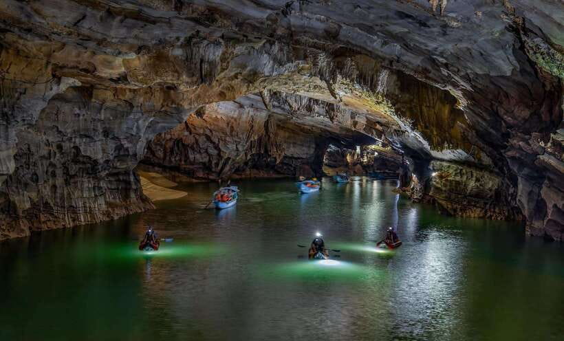 Phong Nha: Phong Nha Cave Expedition 4.5 km by Kayak - The Darkness Kayak Segment: Flashlights and the Rhythm of Paddling