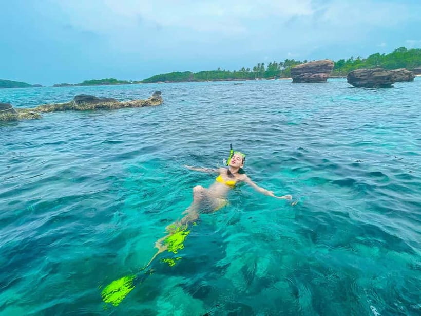 Phu Quoc: 4 Islands By Speedboat & Cable Car Trip - May Rut Island: White Sand Lagoon Time And Lunch That Breaks The Day