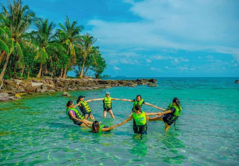 Phu Quoc: Cable Car Ride and 3 Islands Boat Tour with Lunch - Thom Island + Aquatopia water park: more than a splash break