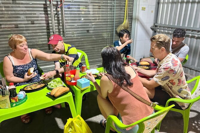 Phu Quoc Food Tour: Local Expert - Mini-cooking at Phu Quoc Centre: making summer rolls the easy way