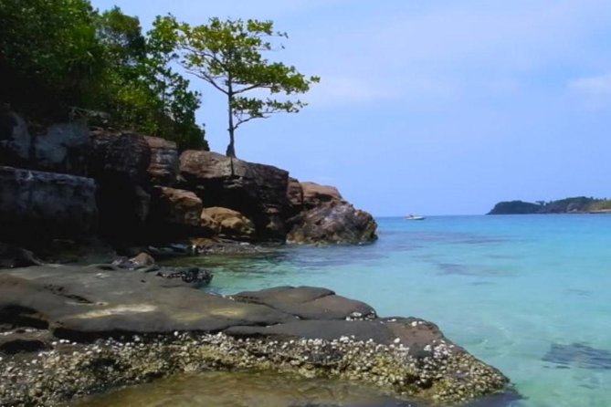 Phu Quoc full day with Cable Car and 3 islands - Hon Thom timing: island morning, water park lunch, and a cable car sunset
