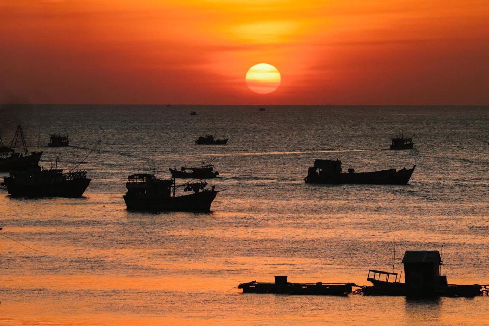 Phu Quoc: Squid Fishing Tour with sunset views & dinner - Sunset Views at Sea: The Part That Can Make or Break Your Photos