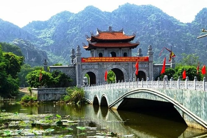 Premium Hoa lu - Trang An - Mua Cave with Buffet Lunch from Hanoi - Hoa Lu temples: Dinh and Le dynasties in a compact 45 minutes