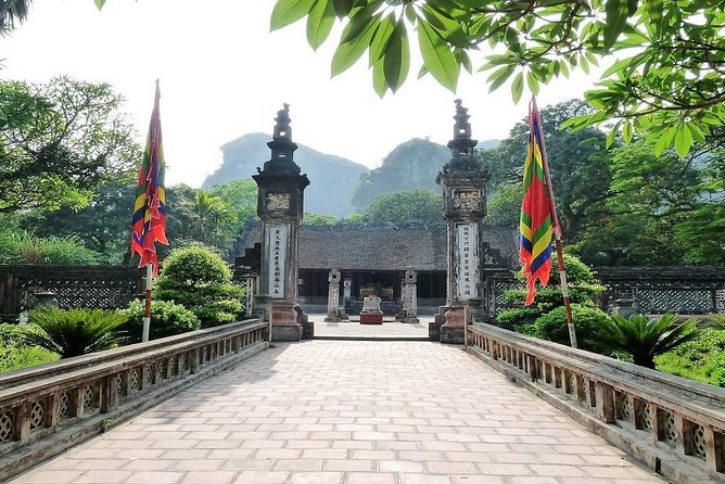 Premium Hoa lu - Trang An - Mua Cave with Buffet Lunch from Hanoi - Trang An grottoes: the boat ride that turns the day from walking to gliding